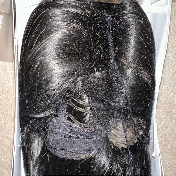 Lace Front Wig
• NEVER WORN • - Picture 6 of 7